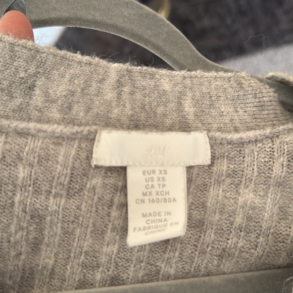 H&M Women’s Grey Sweater Size XS - Picture 2 of 3